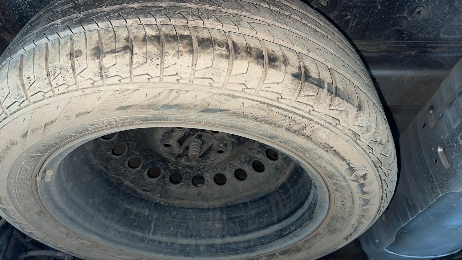 Used 2022 Hyundai Alcazar Signature (O) 6 STR 2.0 Petrol AT Petrol Automatic tyres SPARE TYRE VIEW
