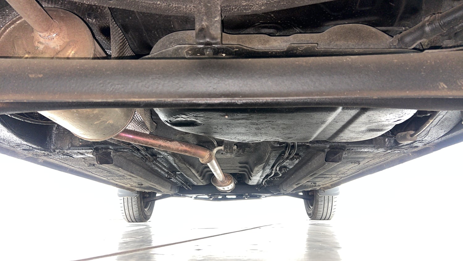 Used 2024 Renault Kwid RXL(O) 1.0L AMT Petrol Automatic extra REAR UNDERBODY VIEW (TAKEN FROM REAR)