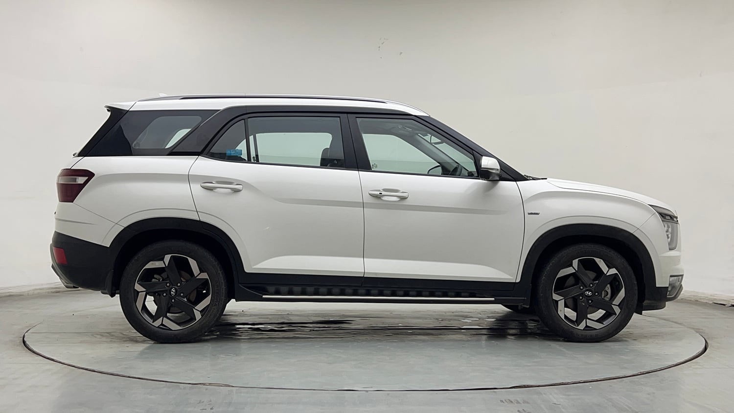 Used 2022 Hyundai Alcazar Signature (O) 6 STR 2.0 Petrol AT Petrol Automatic exterior RIGHT SIDE VIEW