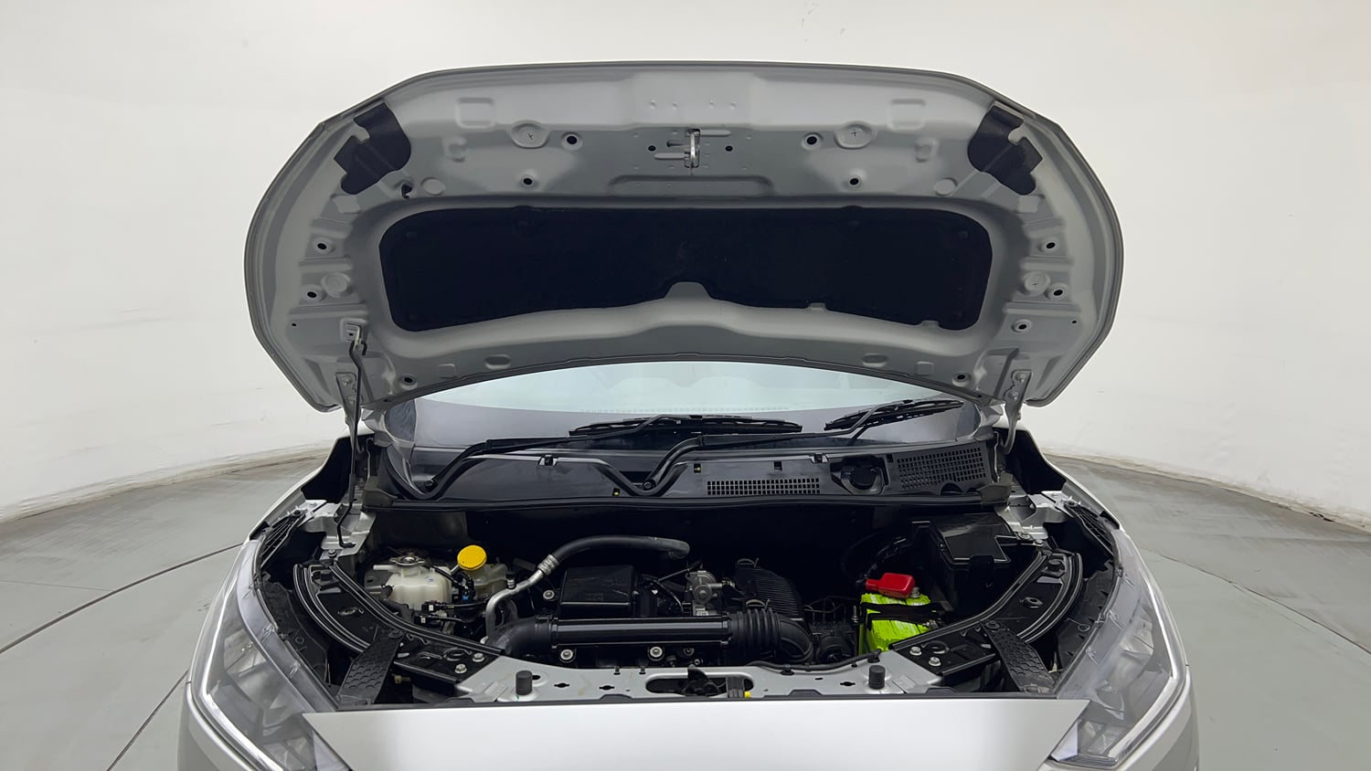 Used 2023 Nissan Magnite XE AMT Petrol Automatic engine ENGINE & BONNET OPEN FRONT VIEW