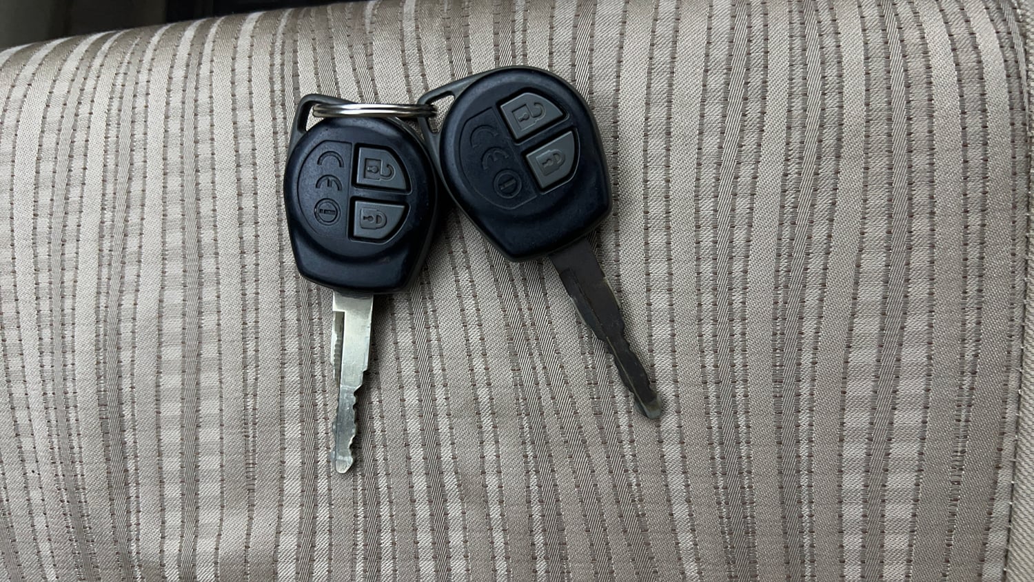 Used 2018 Maruti Suzuki Dzire VXi AMT Petrol Automatic extra CAR KEY VIEW