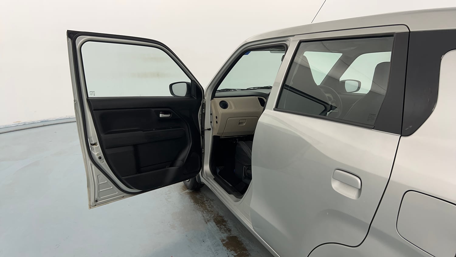 Used 2022 Maruti Suzuki Wagon R VXI 1.0 Petrol Manual interior LEFT FRONT DOOR OPEN VIEW