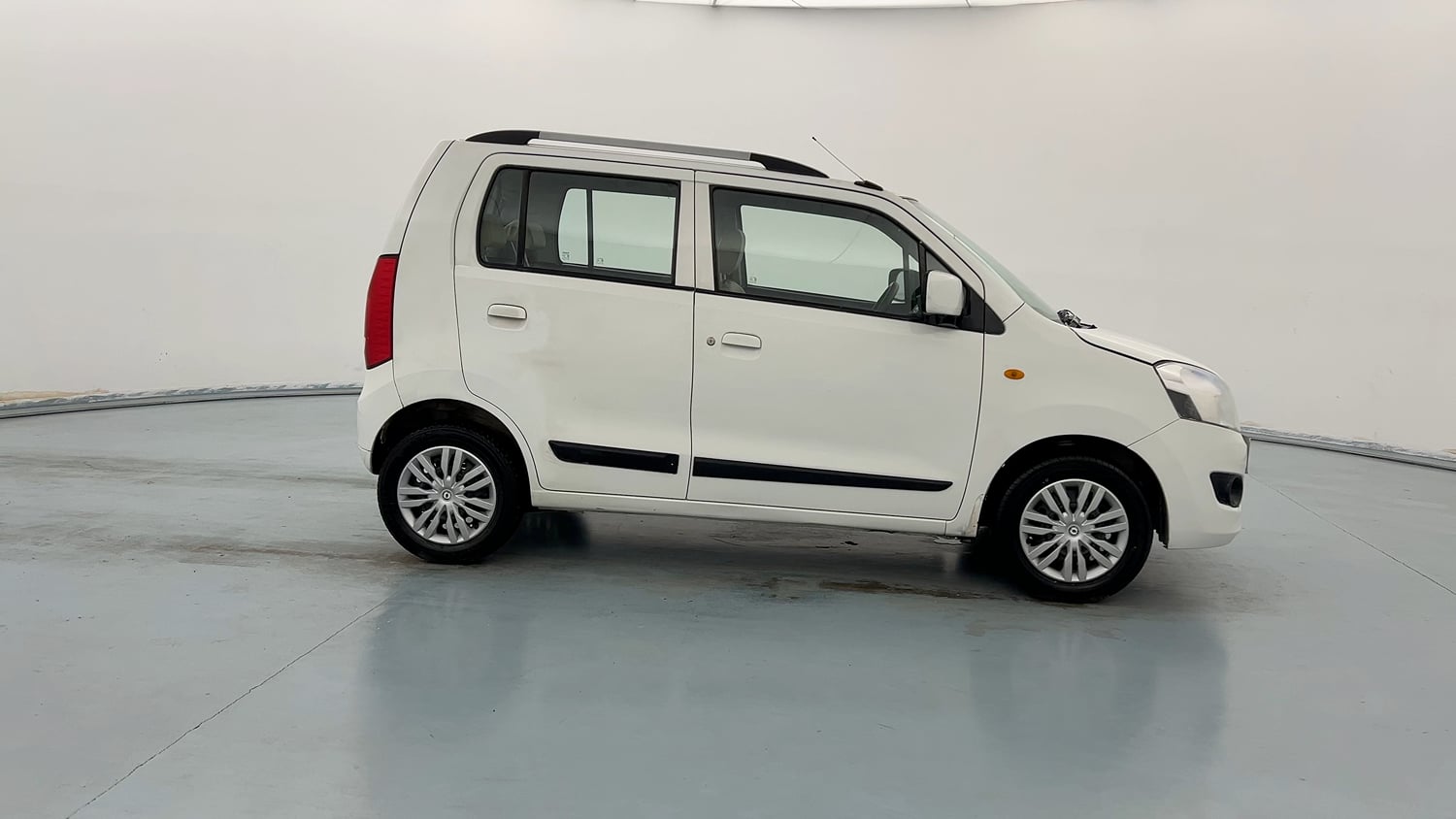 Used 2013 Maruti Suzuki Wagon R VXI Petrol Manual exterior RIGHT SIDE VIEW