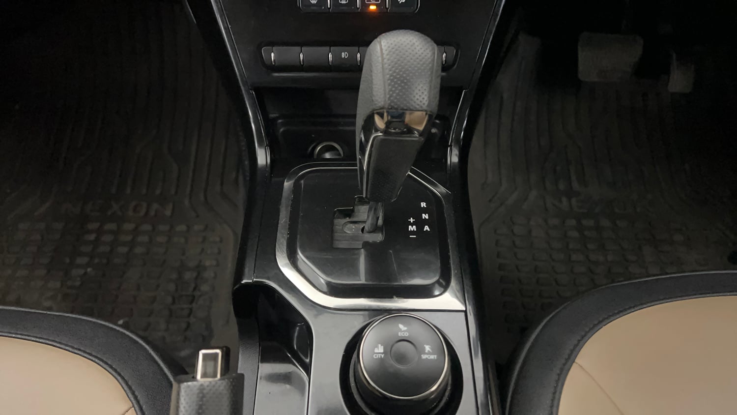 Used 2022 Tata Nexon Kaziranga XZA Plus (Premium) Petrol Automatic interior GEAR  KNOB VIEW