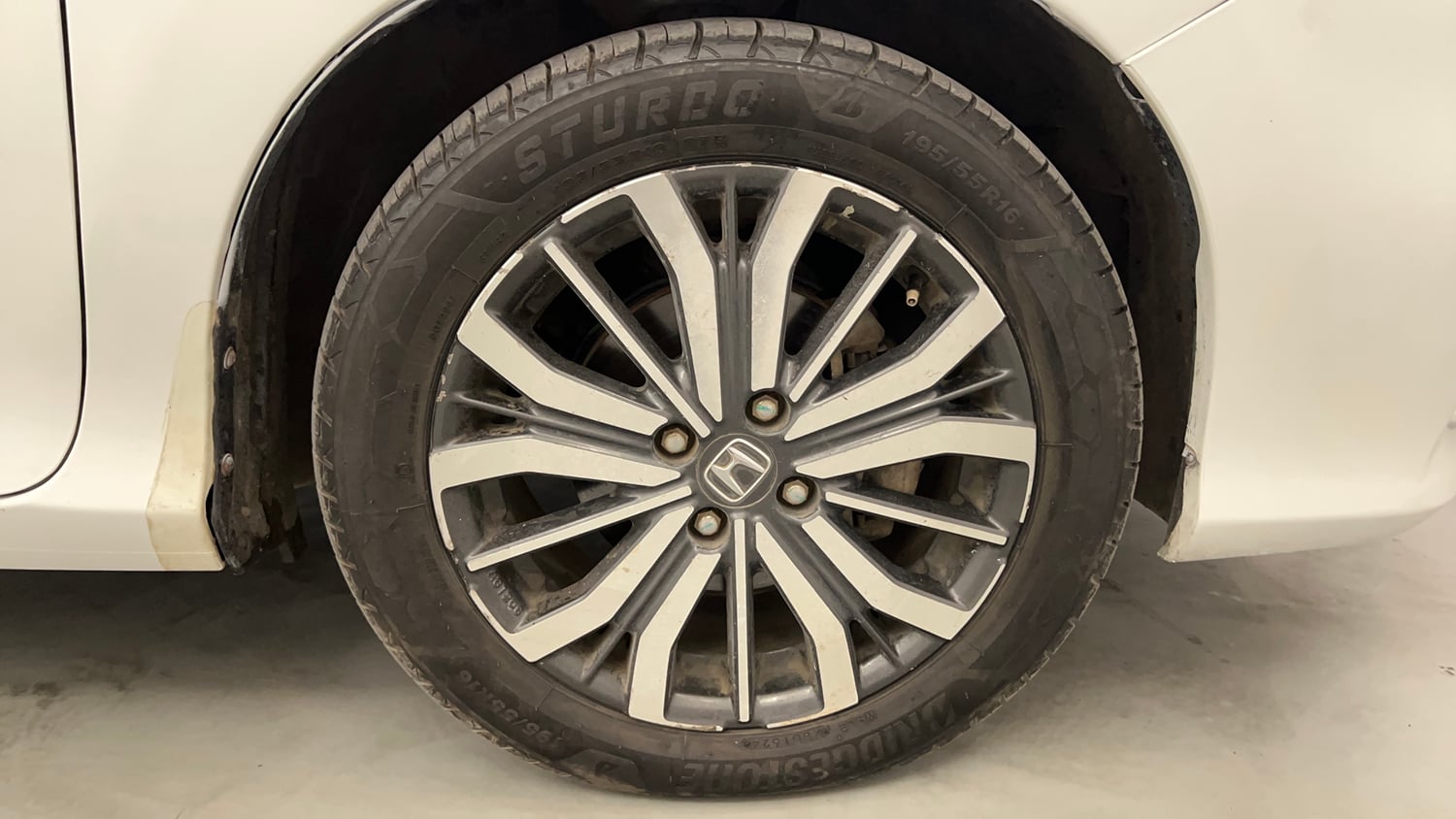 Used 2018 Honda City VX CVT Petrol Petrol Automatic tyres RIGHT FRONT TYRE RIM VIEW