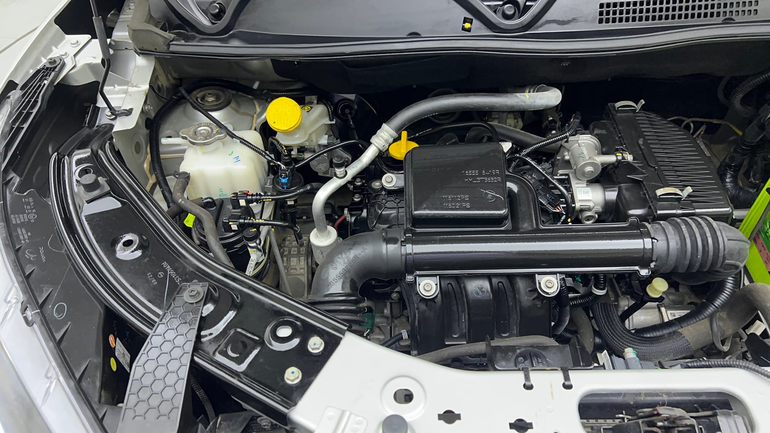 Used 2023 Nissan Magnite XE AMT Petrol Automatic engine ENGINE RIGHT SIDE VIEW