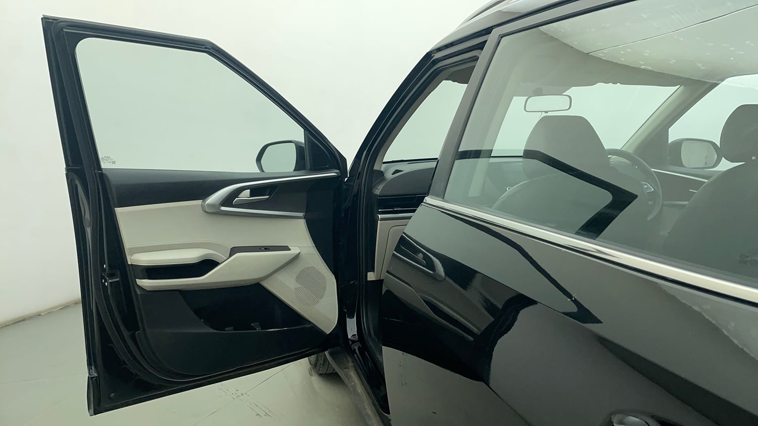 Used 2023 Kia Carens Prestige Plus 1.5 Diesel iMT 7 STR Diesel Manual interior LEFT FRONT DOOR OPEN VIEW