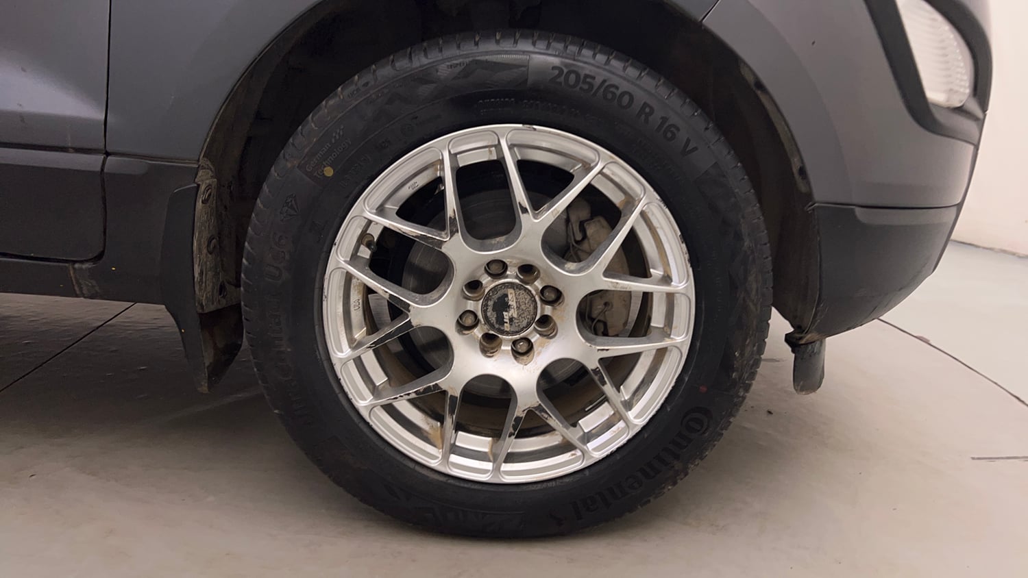 Used 2018 Ford EcoSport Trend + 1.5L Ti-VCT AT Petrol Automatic tyres RIGHT FRONT TYRE RIM VIEW