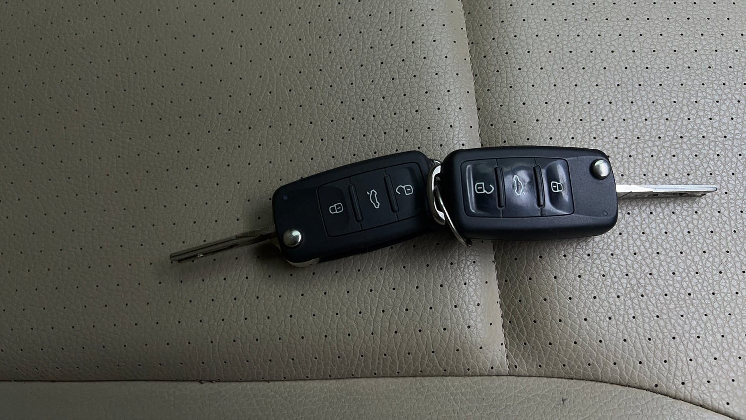 Used 2021 Volkswagen Vento Highline 1.0L TSI Automatic Petrol Automatic extra CAR KEY VIEW