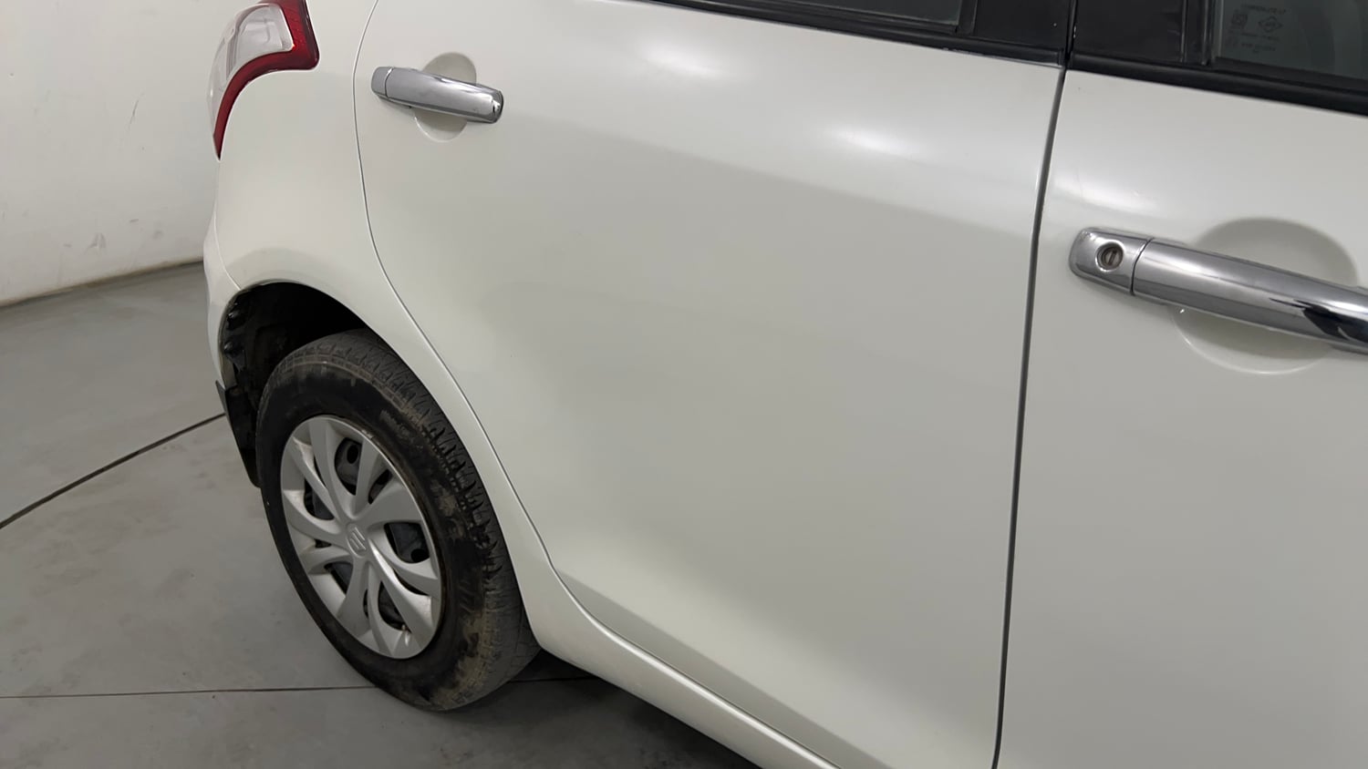 Used 2017 Maruti Suzuki Swift VXi Petrol Manual dents MINOR SCRATCH
