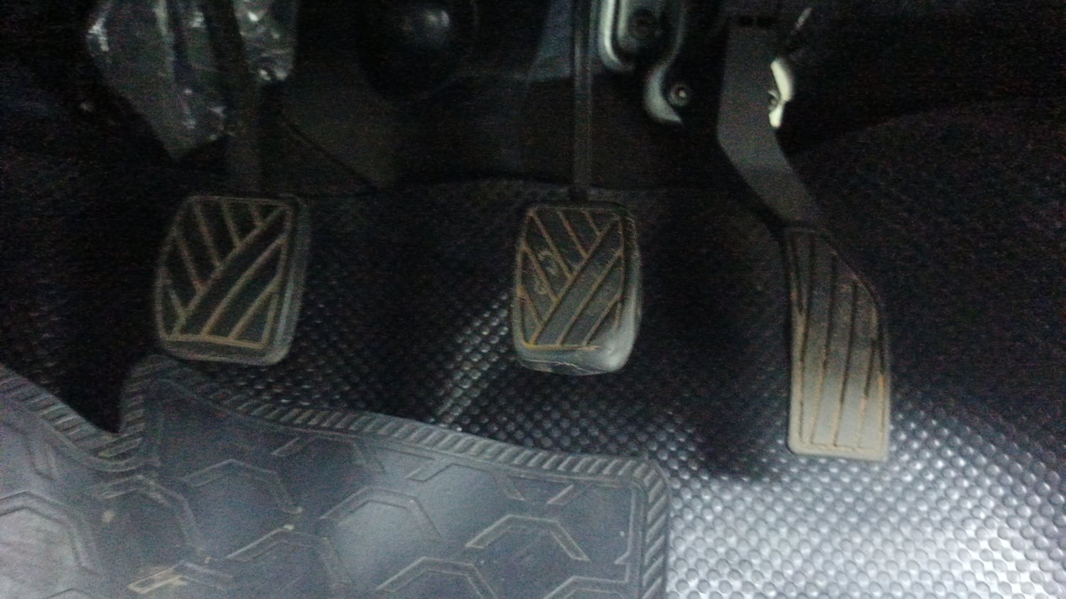 Used 2015 Maruti Suzuki Swift VDi Diesel Manual interior PEDALS VIEW