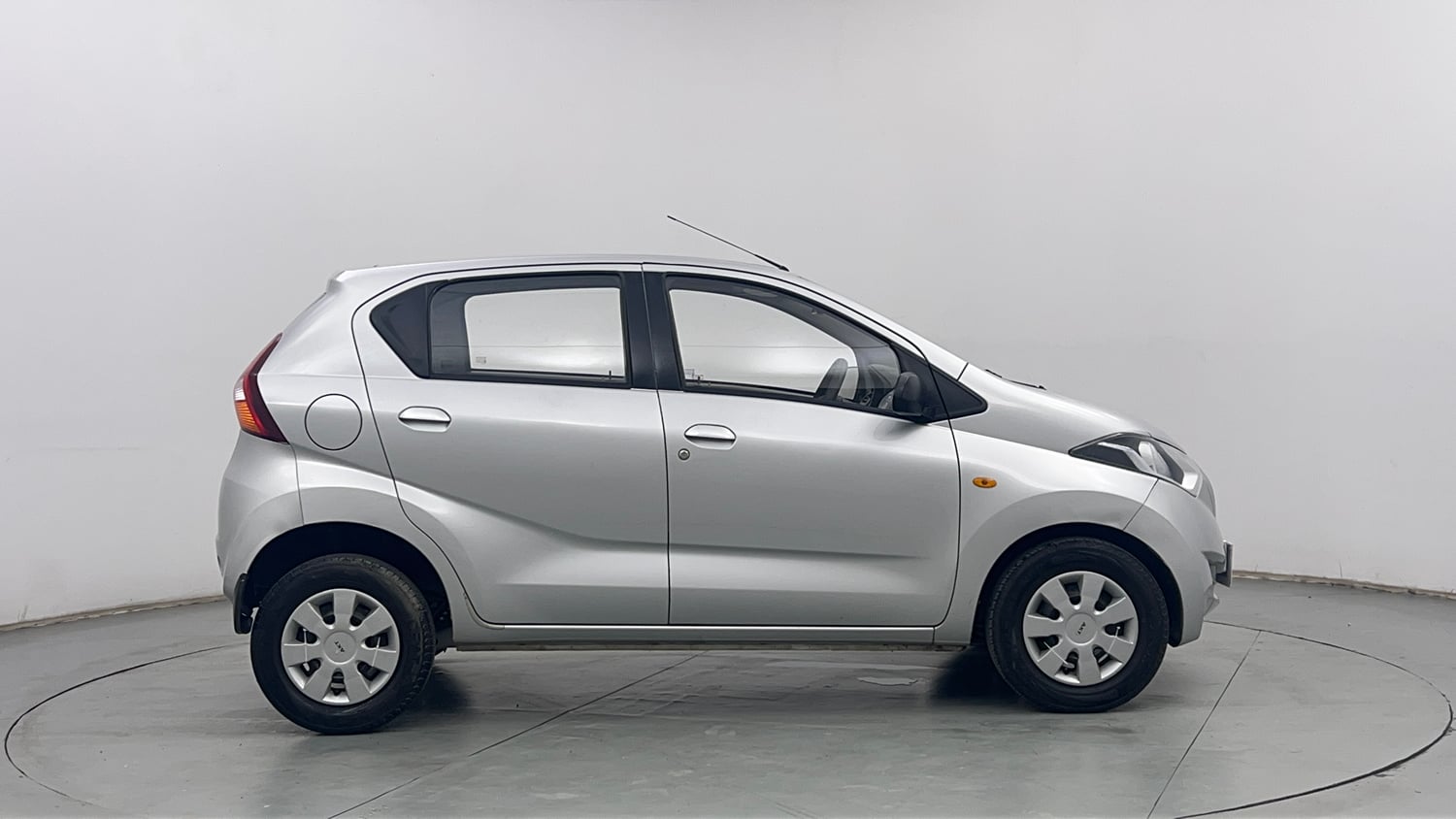 Used 2016 Datsun Redi-GO S Petrol Manual exterior RIGHT SIDE VIEW