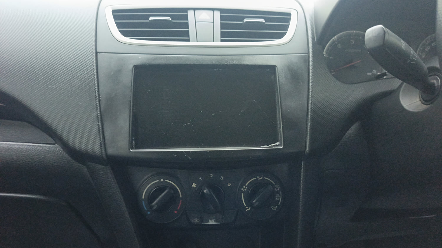 Used 2015 Maruti Suzuki Swift VDi Diesel Manual interior MUSIC SYSTEM & AC CONTROL VIEW
