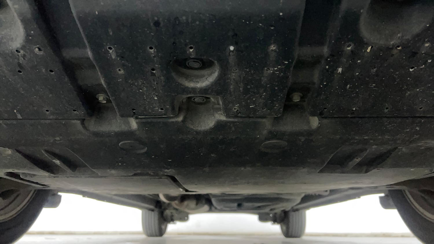 Used 2023 Toyota Innova Hycross VX Hybrid 7 STR Hybrid Automatic extra FRONT LEFT UNDERBODY VIEW