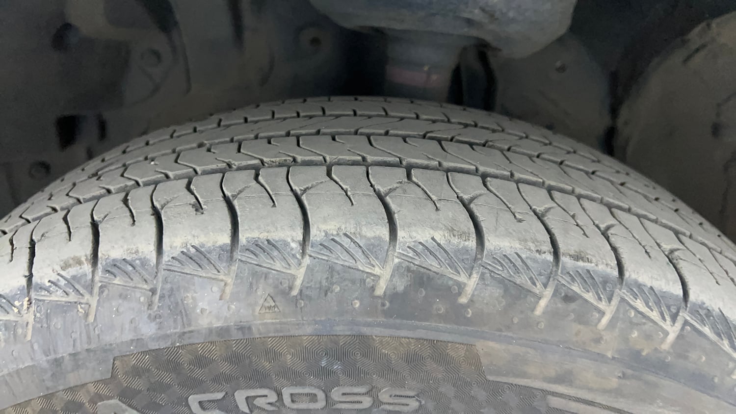 Used 2023 Toyota Innova Hycross VX Hybrid 7 STR Hybrid Automatic tyres LEFT FRONT TYRE TREAD VIEW