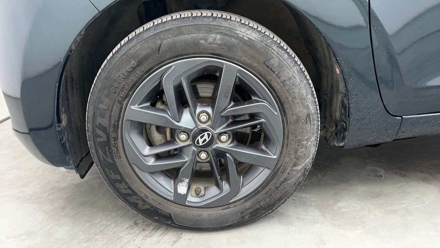Used 2022 Hyundai Grand i10 Nios Sportz AMT 1.2 CRDi Diesel Automatic tyres LEFT FRONT TYRE RIM VIEW