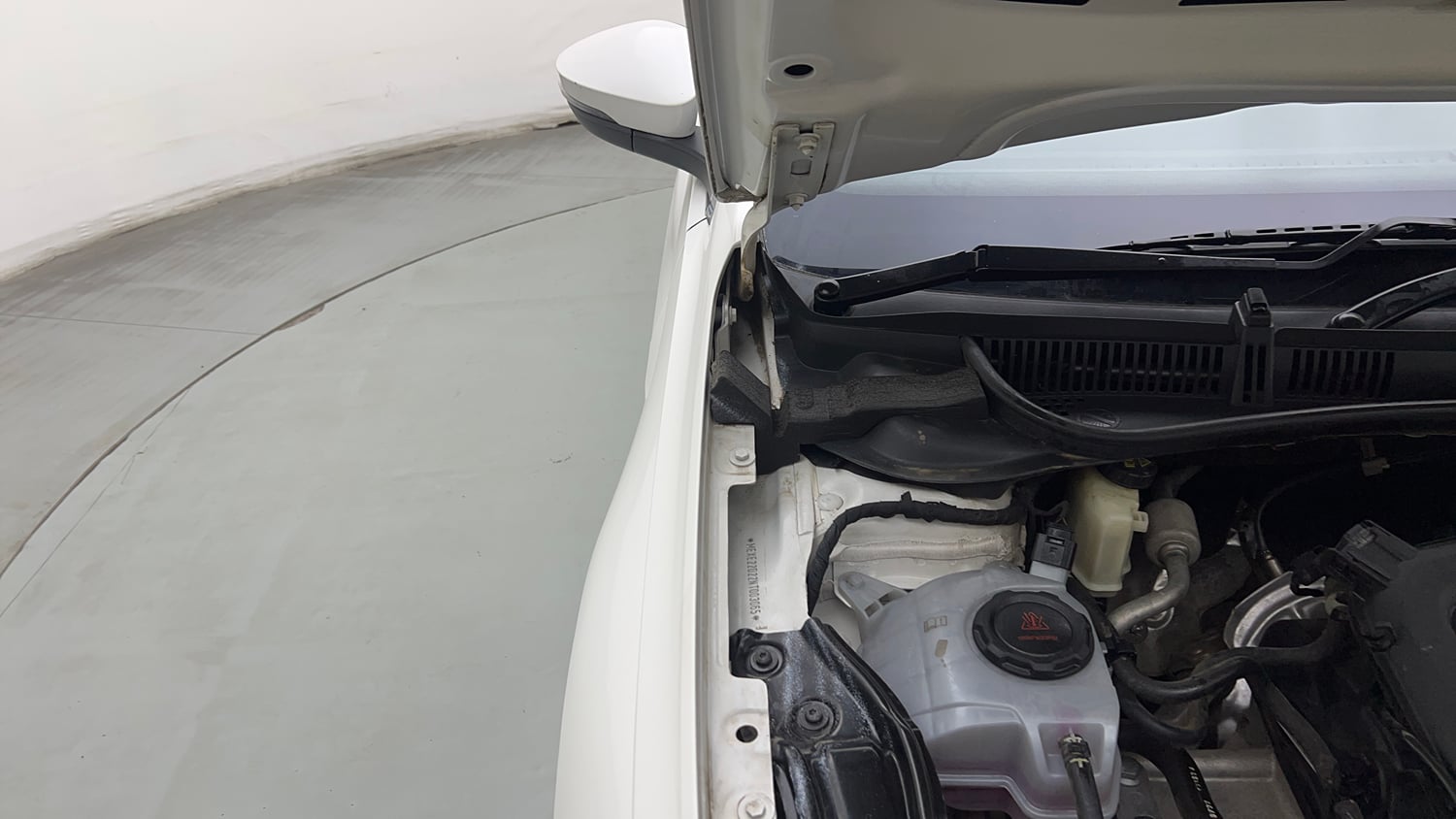 Used 2022 Volkswagen Virtus Highline 1.0 TSI AT Petrol Automatic engine ENGINE RIGHT SIDE HINGE & APRON VIEW