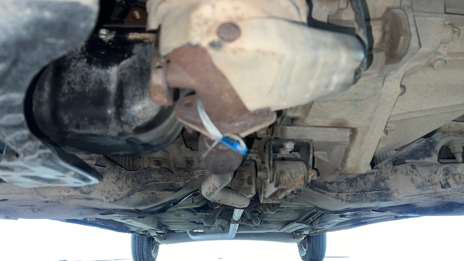 Used 2014 Hyundai i10 Magna 1.1 iRDE2 Petrol Manual extra FRONT LEFT UNDERBODY VIEW