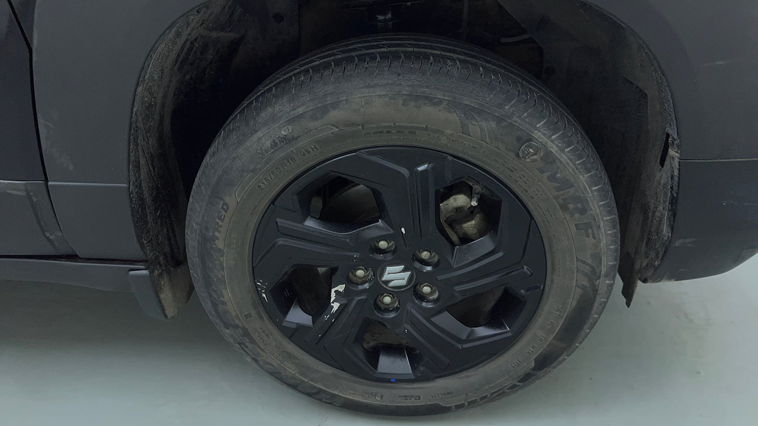Used 2023 Maruti Suzuki Brezza ZXi AT Petrol Automatic tyres RIGHT FRONT TYRE RIM VIEW