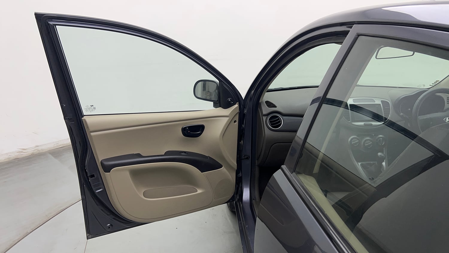 Used 2014 Hyundai i10 Magna 1.1 iRDE2 Petrol Manual interior LEFT FRONT DOOR OPEN VIEW