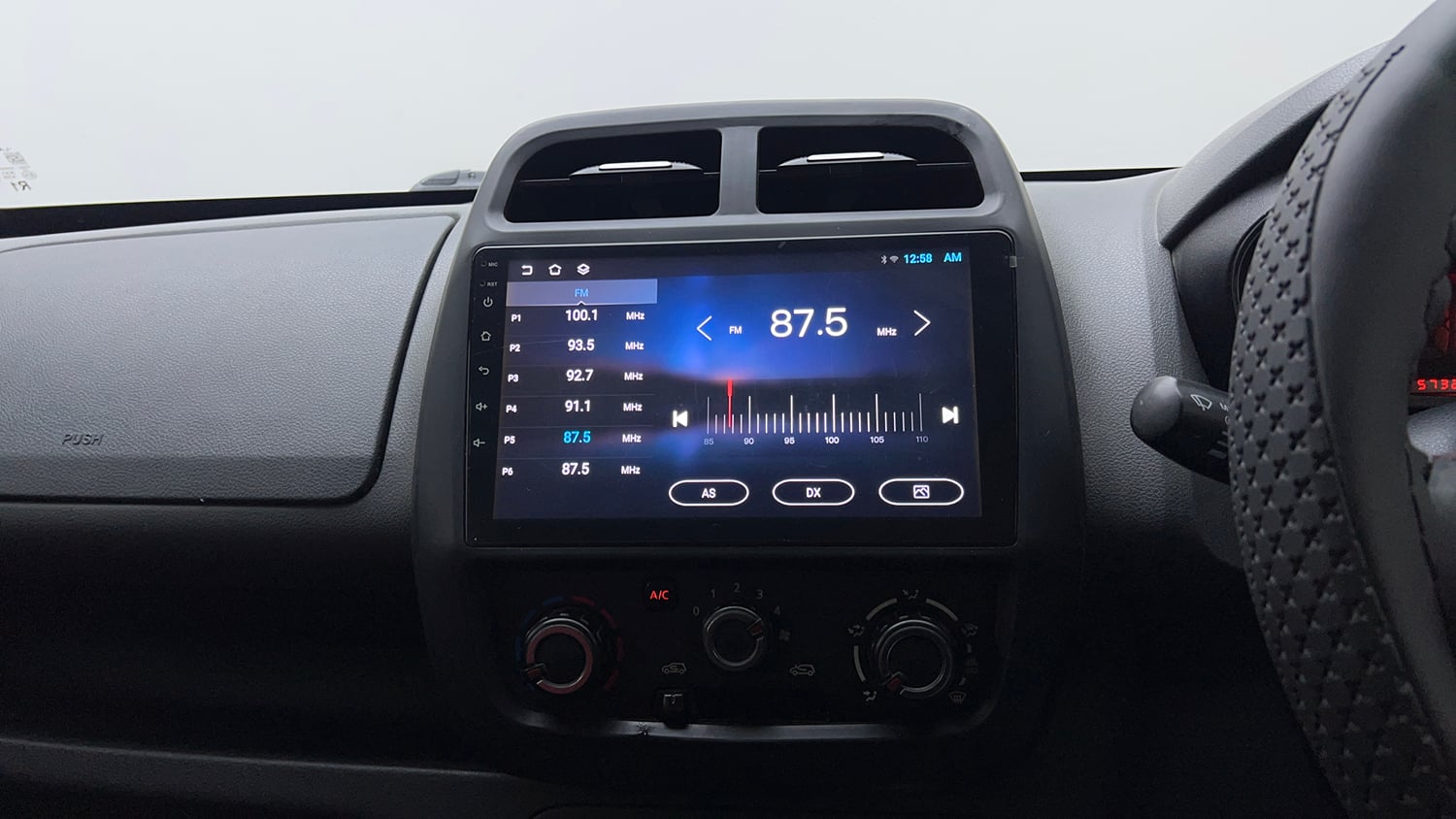 Used 2017 Renault Kwid 1.0 RXT AMT Petrol Automatic top_features Touch screen infotainment system