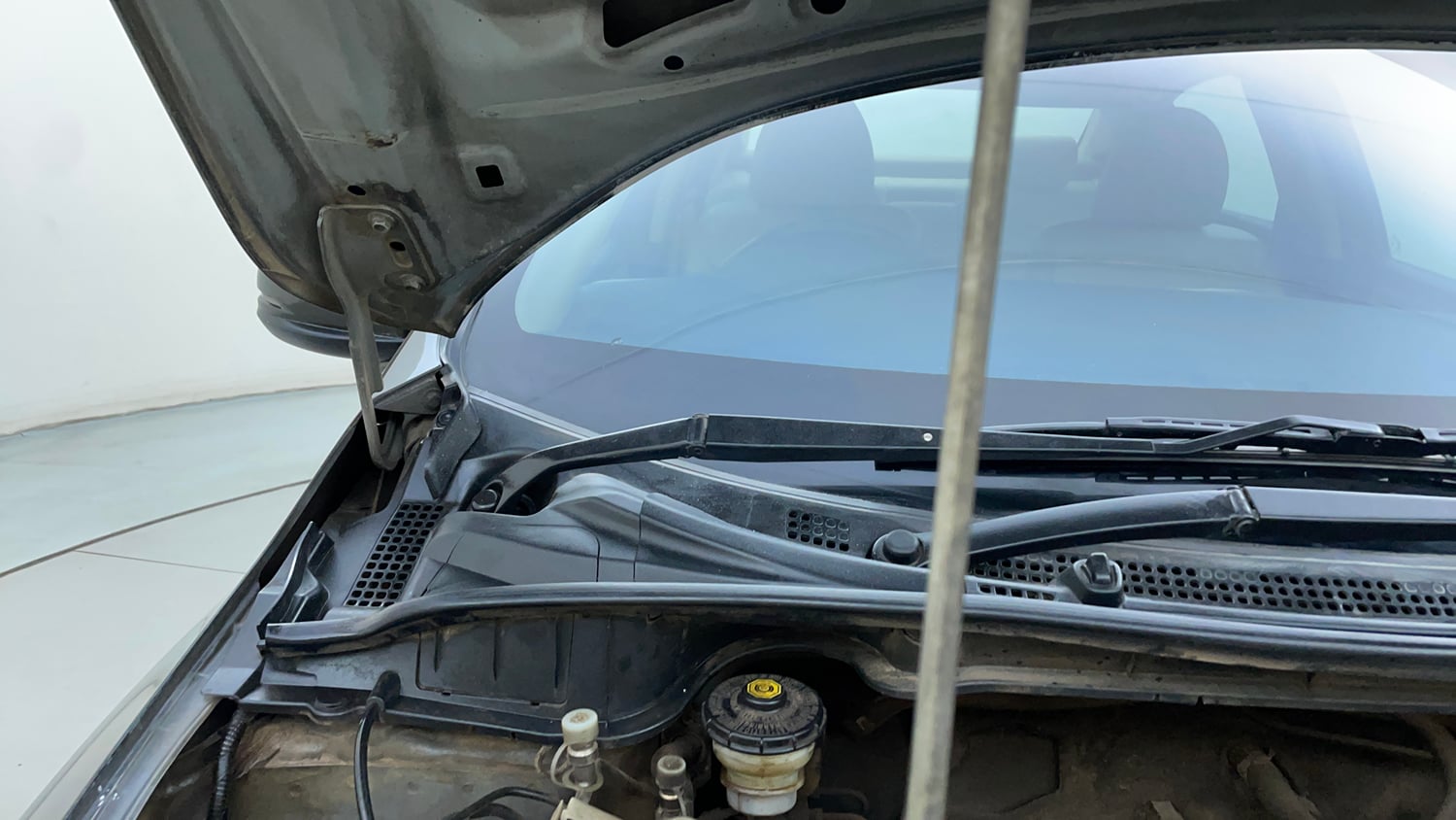 Used 2018 Honda City ZX CVT Petrol Petrol Automatic engine ENGINE RIGHT SIDE HINGE & APRON VIEW
