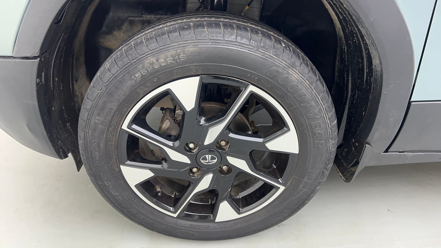 Used 2023 Tata Punch Accomplished Dazzle Pack AMT Petrol Automatic tyres LEFT FRONT TYRE RIM VIEW