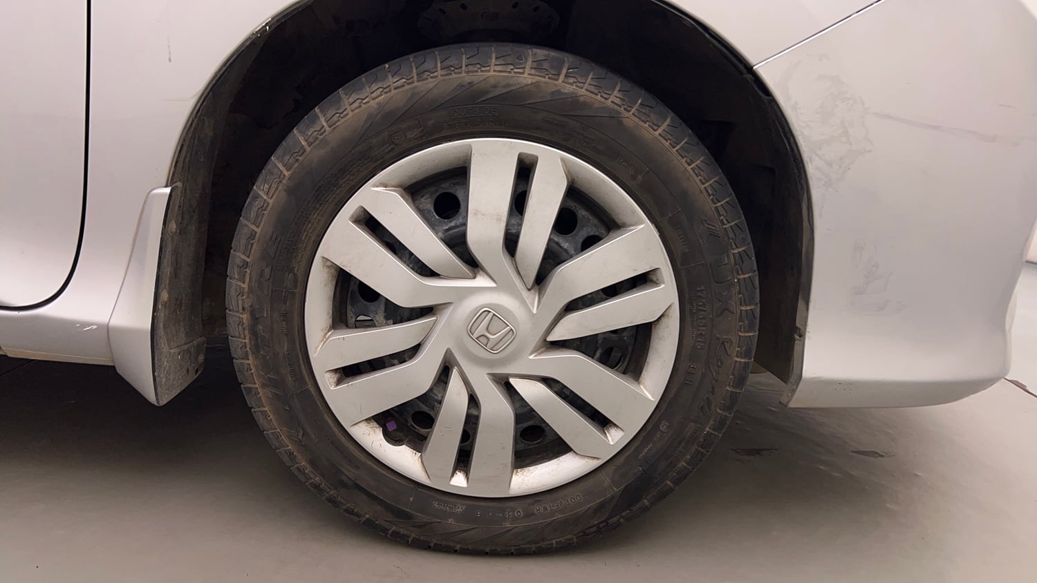 Used 2016 Honda City SV CVT Petrol Automatic tyres RIGHT FRONT TYRE RIM VIEW