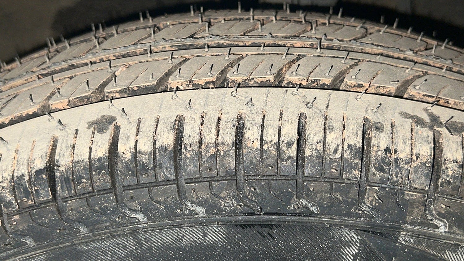 Used 2014 Maruti Suzuki Alto 800 Vxi Petrol Manual tyres LEFT FRONT TYRE TREAD VIEW