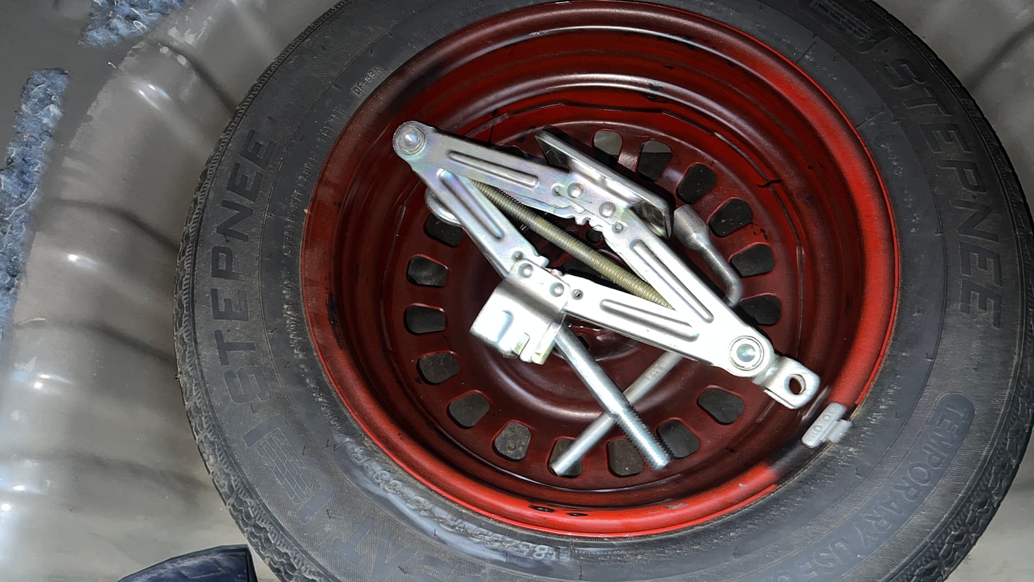Used 2023 Nissan Magnite XE Petrol Manual tyres SPARE TYRE VIEW