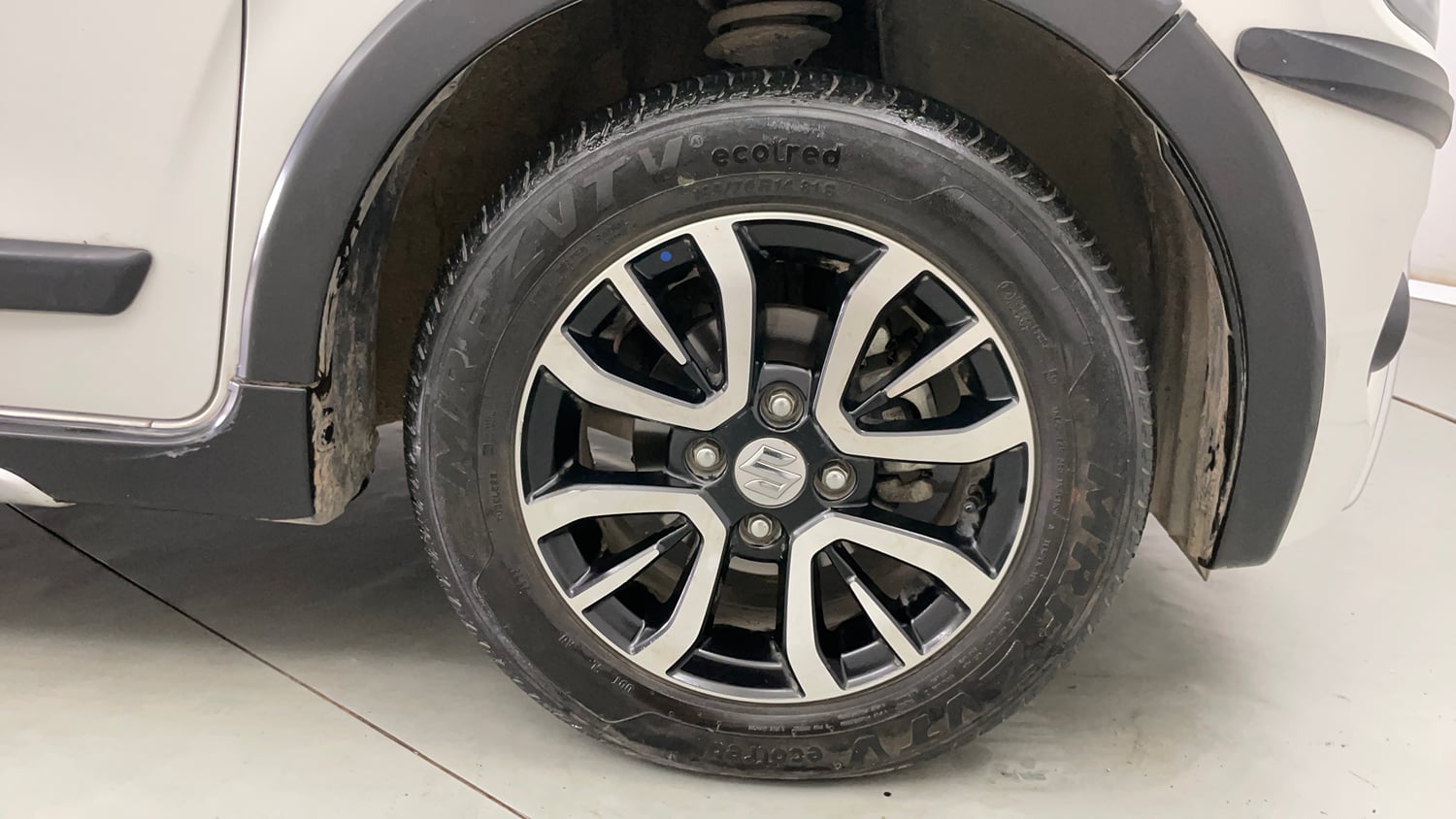 Used 2022 Maruti Suzuki Wagon R VXI 1.0 Petrol Manual tyres RIGHT FRONT TYRE RIM VIEW