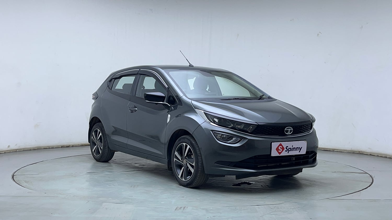 Used 2023 Tata Altroz XZ Petrol Petrol Manual exterior RIGHT FRONT CORNER VIEW