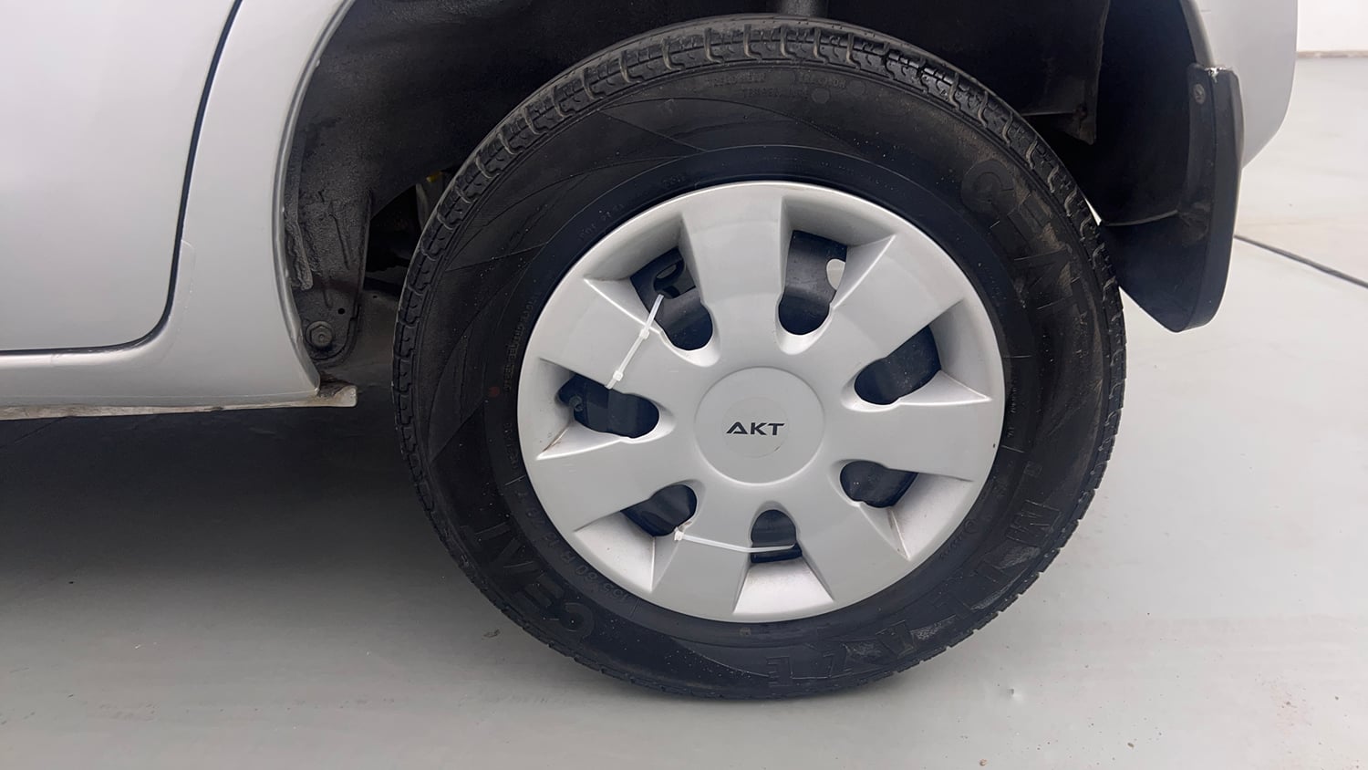 Used 2016 Datsun Redi-GO S Petrol Manual tyres LEFT REAR TYRE RIM VIEW