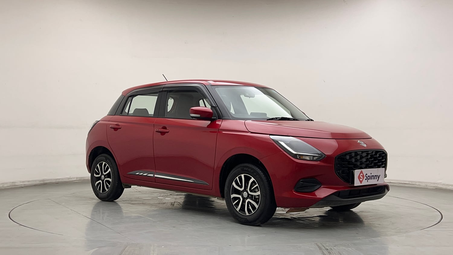 Used 2024 Maruti Suzuki Swift VXi (O) AMT Petrol Automatic exterior RIGHT FRONT CORNER VIEW