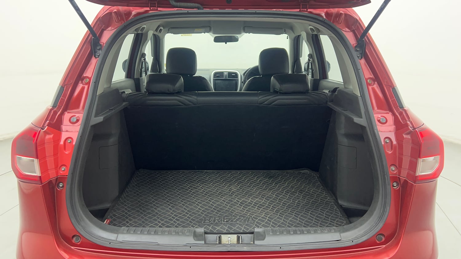 Used 2017 Maruti Suzuki Vitara Brezza VDi (O) Diesel Manual interior DICKY INSIDE VIEW