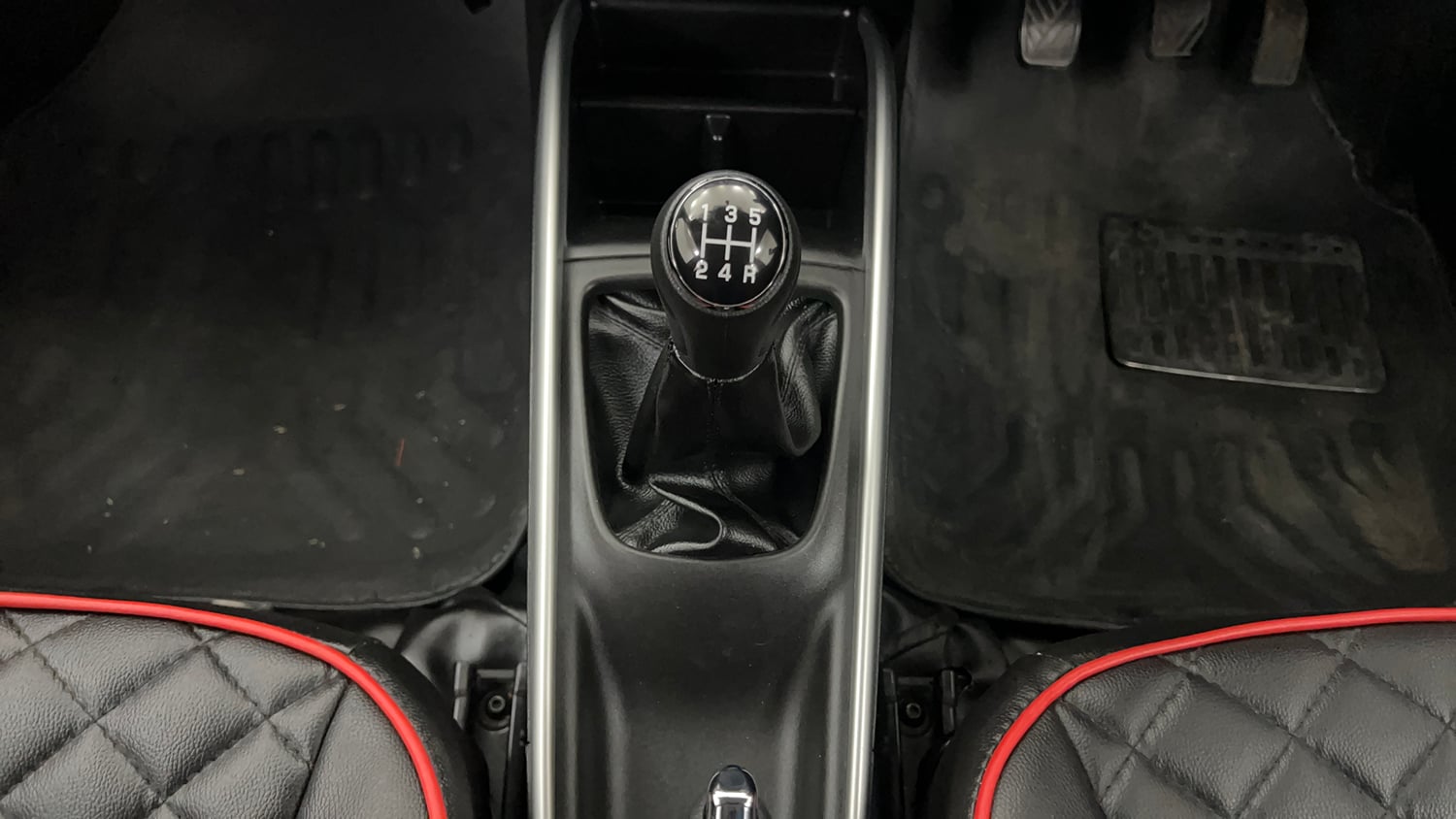 Used 2016 Maruti Suzuki Baleno Delta Petrol+CNG (Outside Fitted) Cng Manual interior GEAR  KNOB VIEW