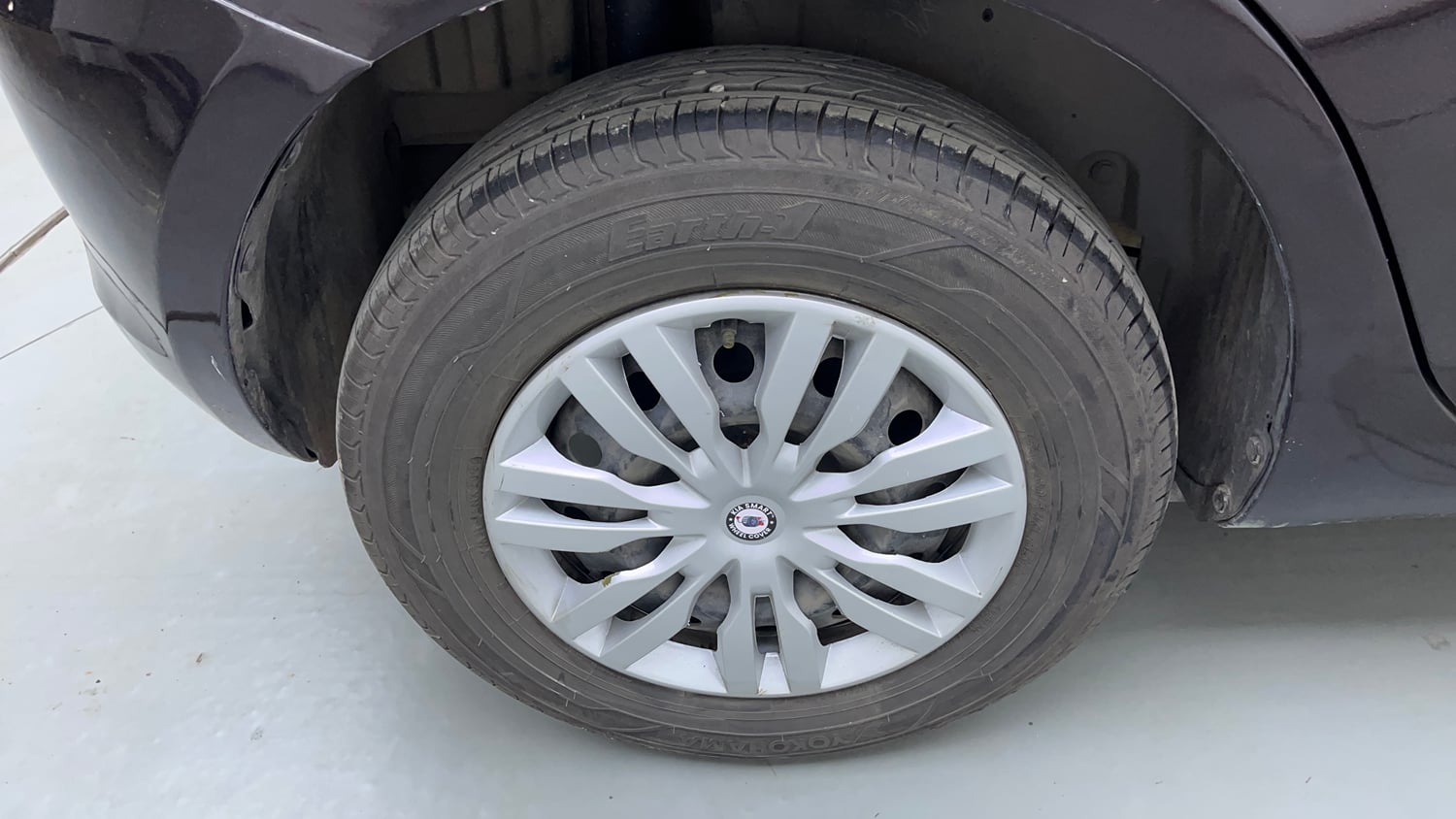 Used 2015 Maruti Suzuki Swift VDi Diesel Manual tyres RIGHT REAR TYRE RIM VIEW