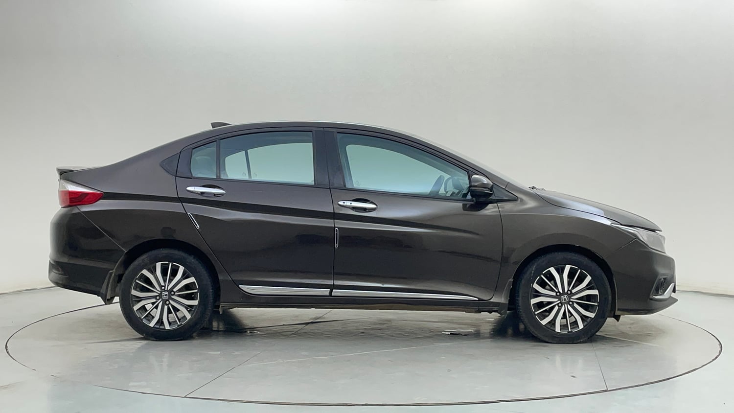 Used 2018 Honda City ZX CVT Petrol Petrol Automatic exterior RIGHT SIDE VIEW