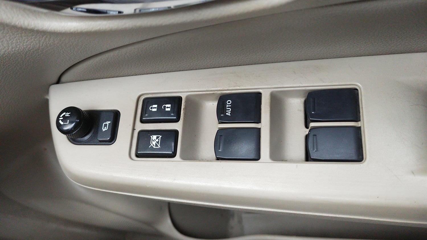 Used 2021 Maruti Suzuki Ciaz Alpha 1.5 Petrol Manual top_features Anti pinch power windows