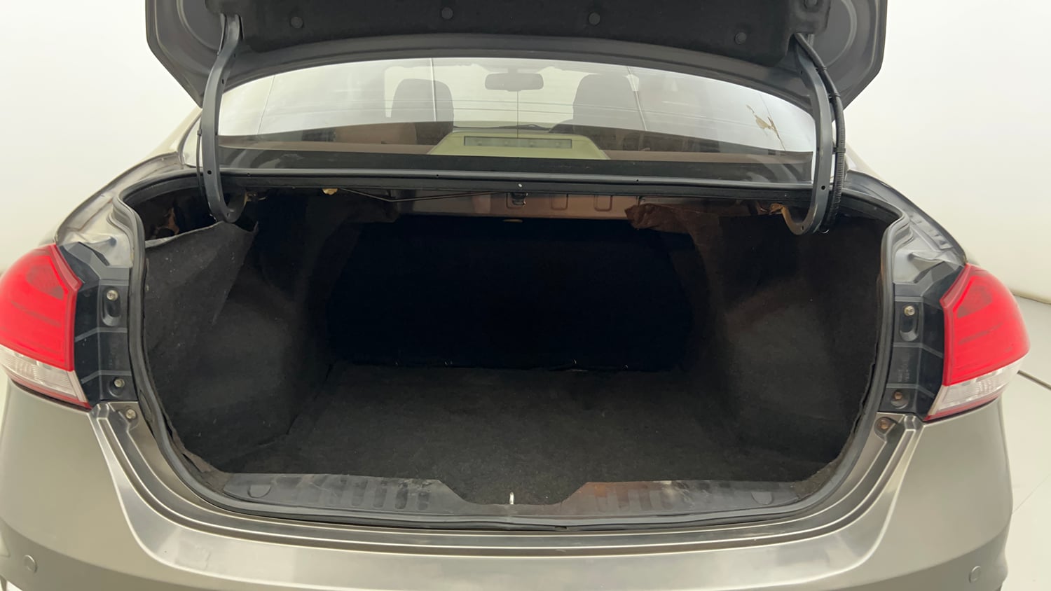 Used 2020 Maruti Suzuki Ciaz Alpha 1.5 AT Petrol Automatic interior DICKY INSIDE VIEW