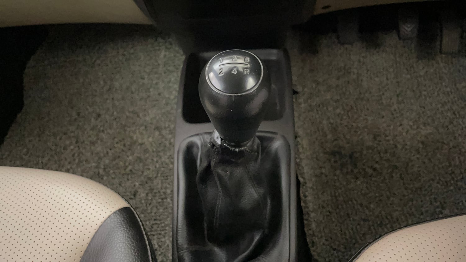 Used 2015 Hyundai Eon D-Lite + Petrol Manual interior GEAR  KNOB VIEW