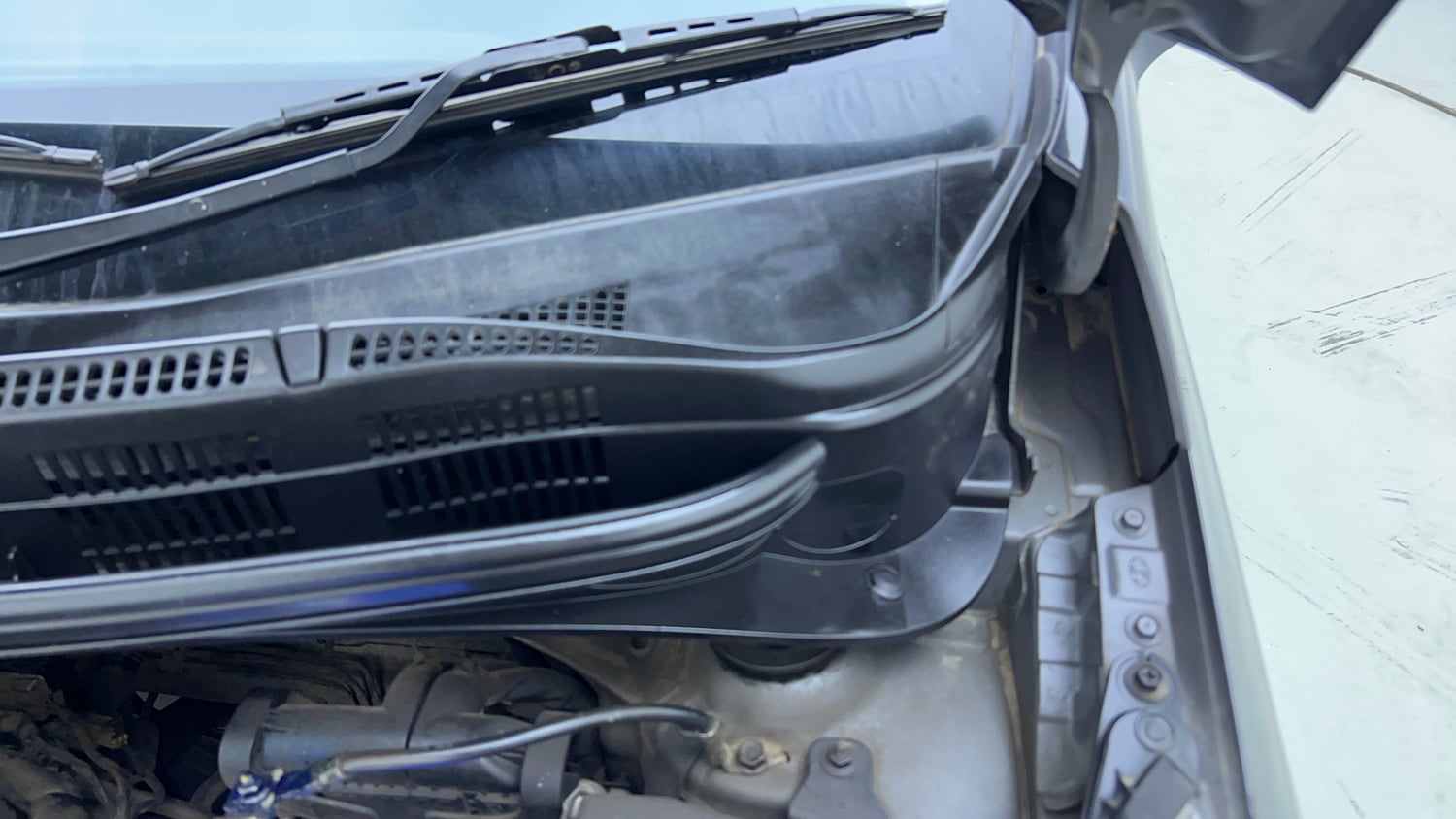 Used 2015 Hyundai Grand i10 Asta AT 1.2 Kappa VTVT Petrol Automatic engine ENGINE LEFT SIDE HINGE & APRON VIEW