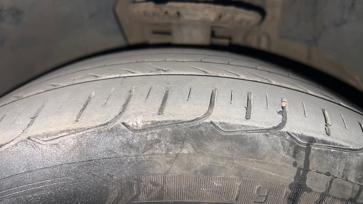 Used 2017 Volkswagen Ameo Highline Plus 1.5L AT (D)16 Alloy Diesel Automatic tyres LEFT FRONT TYRE TREAD VIEW