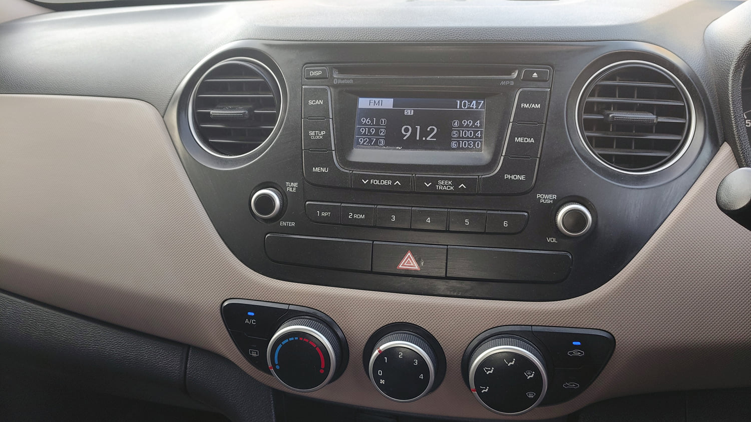 Used 2013 Hyundai Grand i10 Asta 1.2 Kappa VTVT Petrol Manual interior MUSIC SYSTEM & AC CONTROL VIEW
