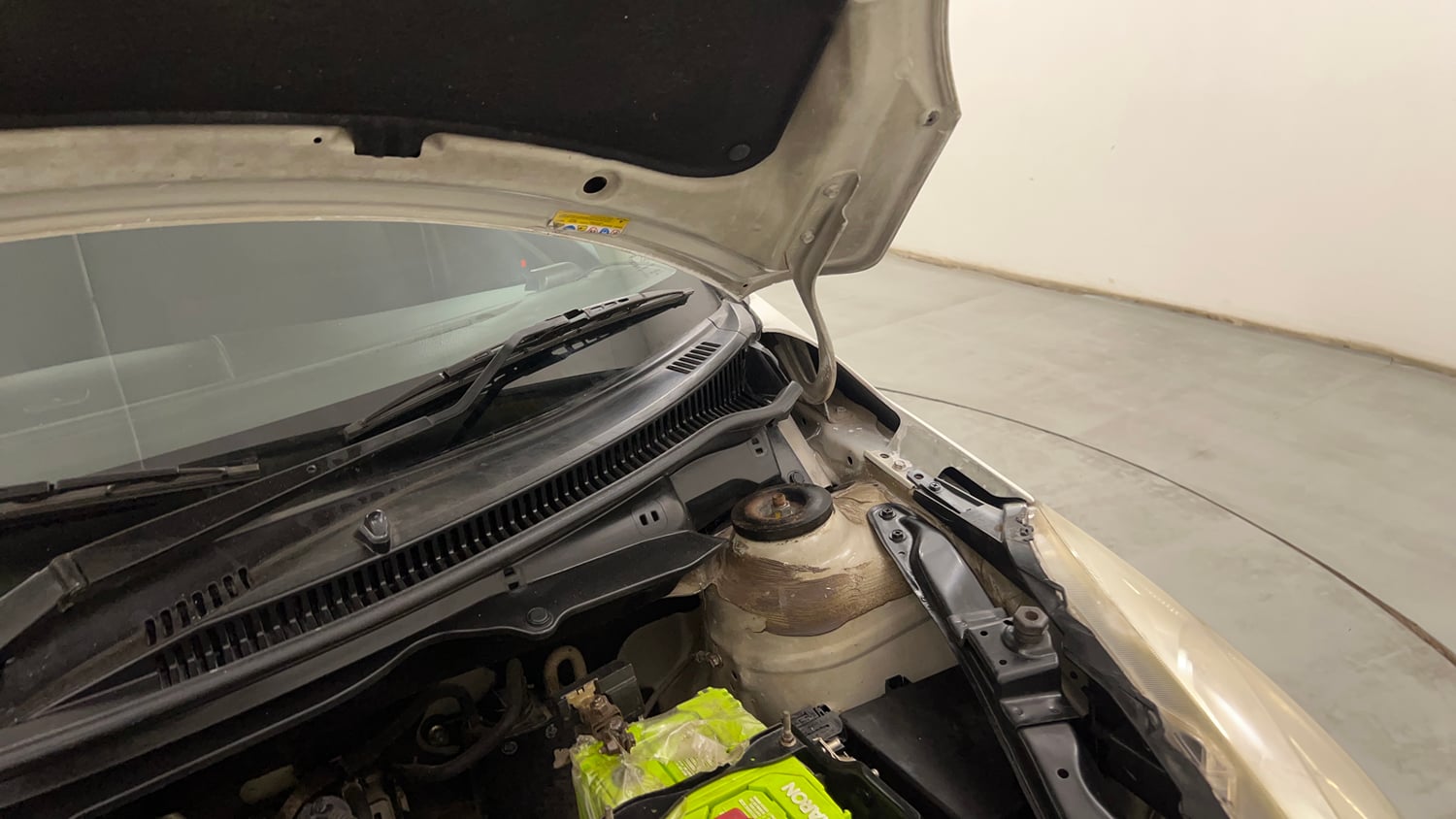 Used 2017 Maruti Suzuki Swift VXi Petrol Manual engine ENGINE LEFT SIDE HINGE & APRON VIEW