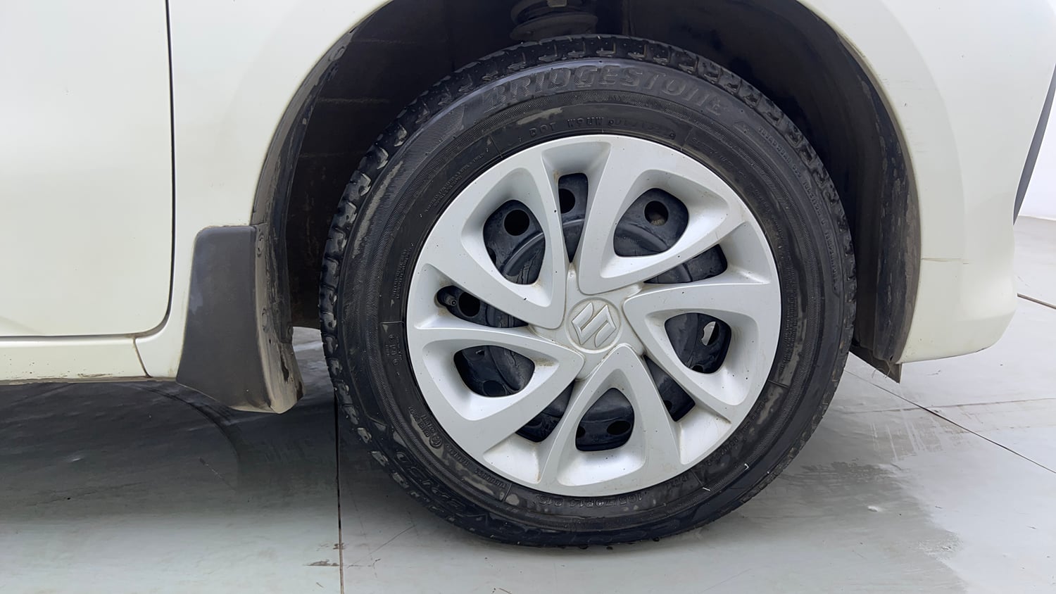Used 2022 Maruti Suzuki Celerio VXi Petrol Manual tyres RIGHT FRONT TYRE RIM VIEW