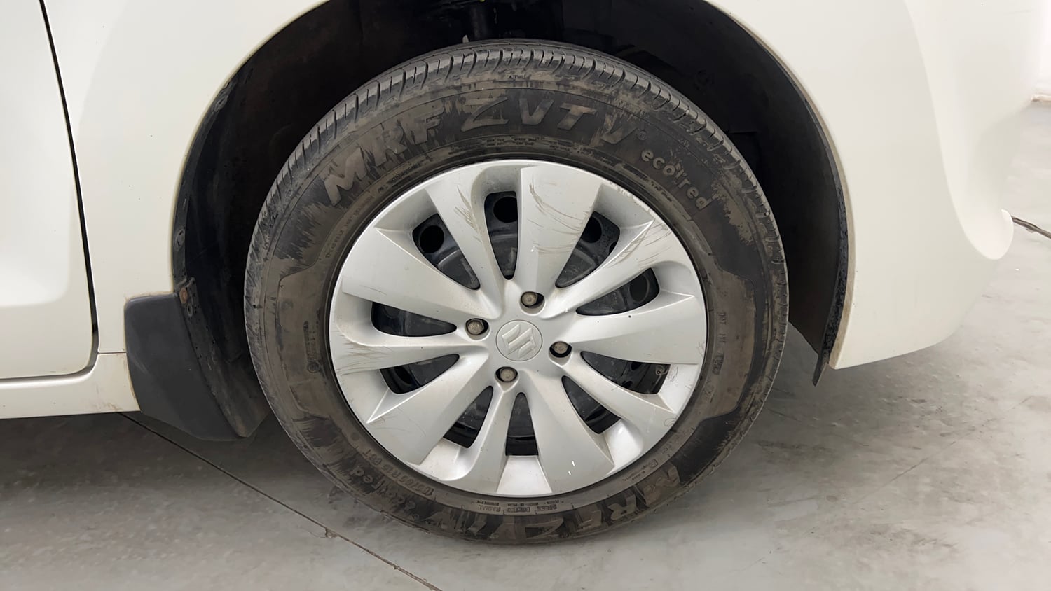 Used 2016 Maruti Suzuki Baleno Delta Petrol+CNG (Outside Fitted) Cng Manual tyres RIGHT FRONT TYRE RIM VIEW
