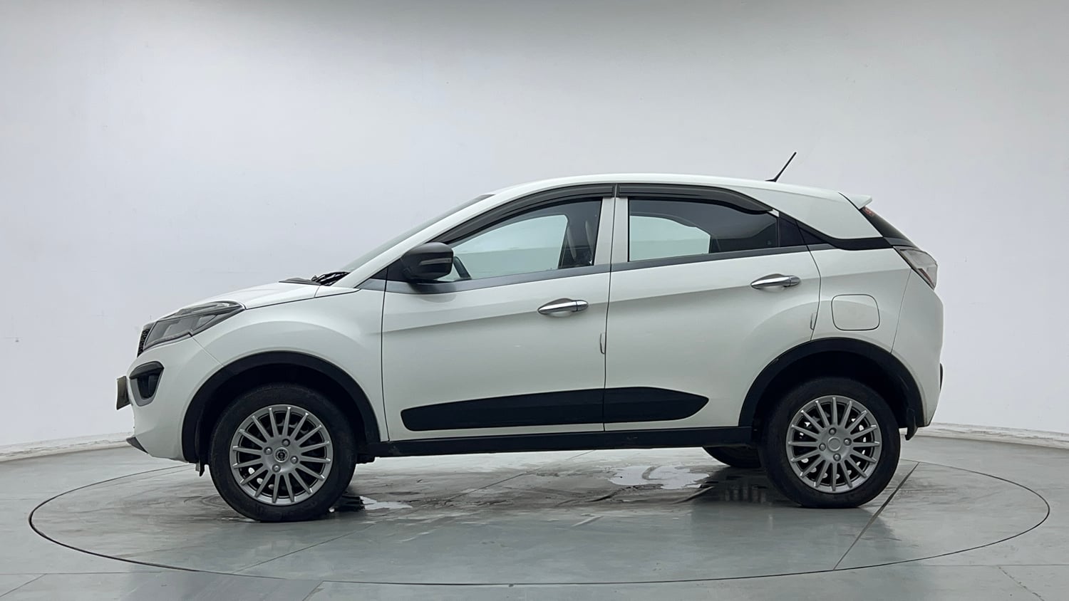Used 2018 Tata Nexon XM Diesel Diesel Manual exterior LEFT SIDE VIEW