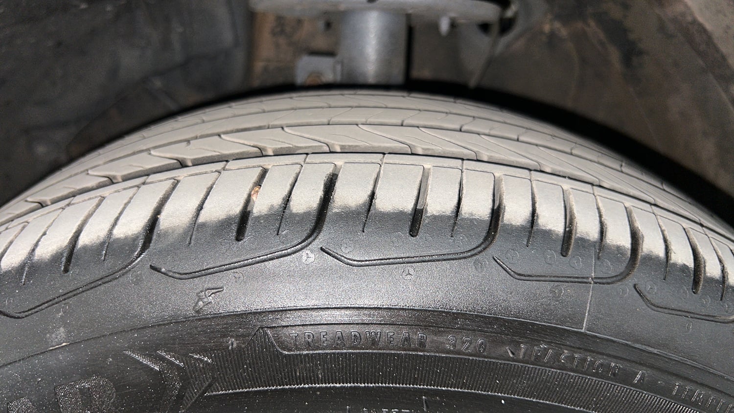 Used 2017 Maruti Suzuki Baleno Alpha 1.2 Petrol Manual tyres LEFT FRONT TYRE TREAD VIEW