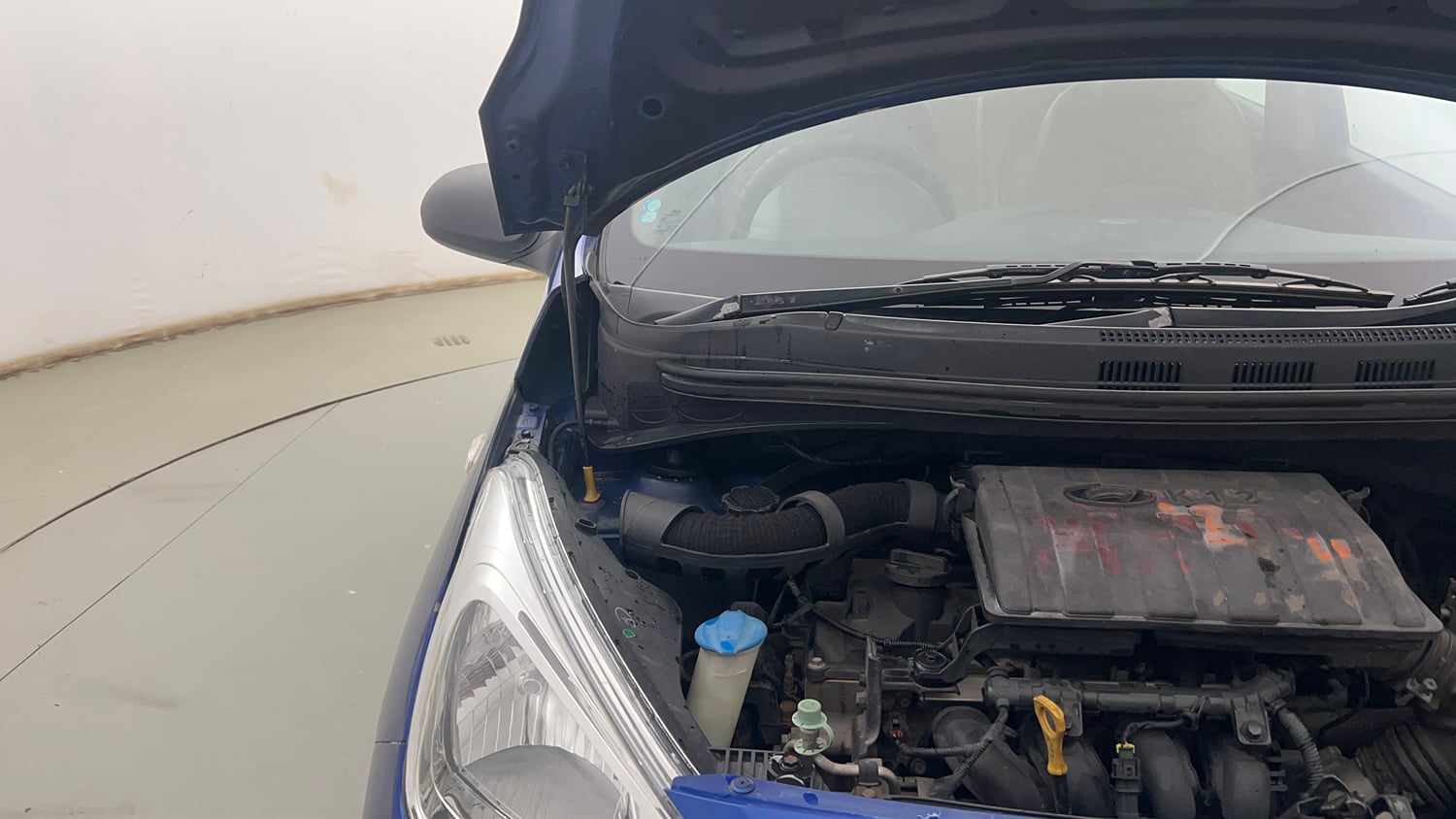 Used 2015 Hyundai Xcent Base 1.2 Petrol Manual engine ENGINE RIGHT SIDE HINGE & APRON VIEW
